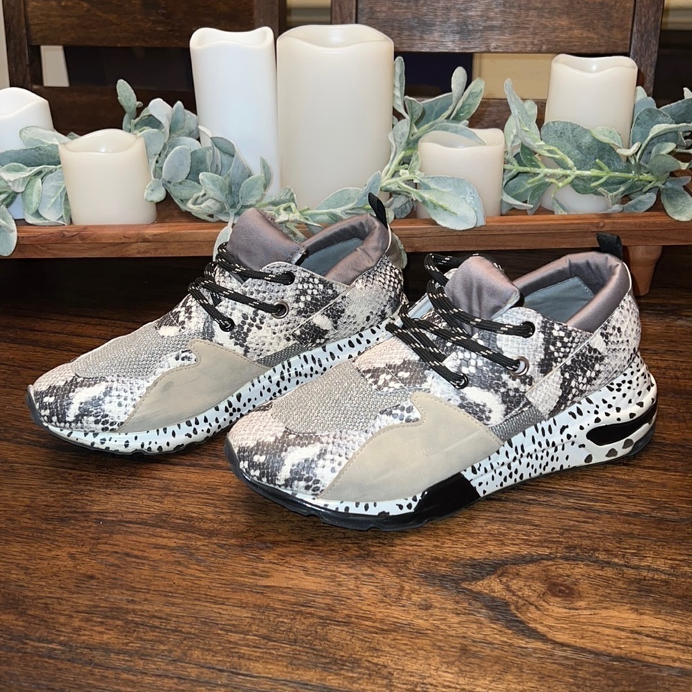 Cliff Sneaker womens  by Steve Madden Size 10